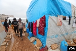 More than a milllion people are displaced in Idlib, Syria, the last opposition stronghold in Syria's 10-year-old civil war. Dec. 1, 2020. (VOA)