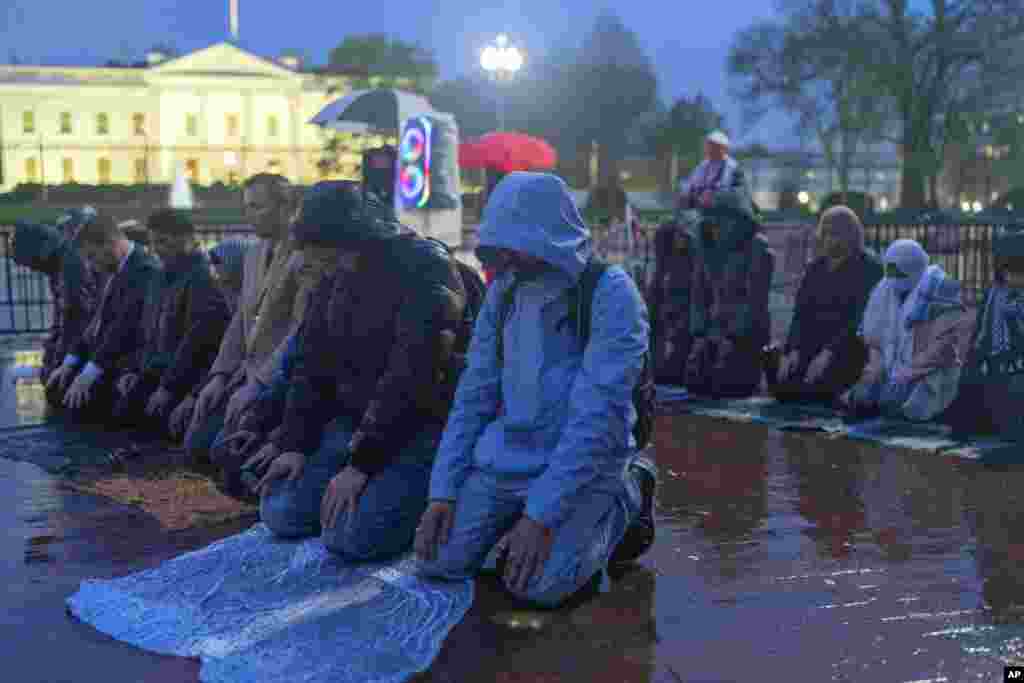 معترضین&nbsp; جنگ اسراییل و حماس در غزه، در مقابل قصر سفید در واشنگتن دی سی