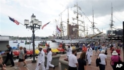 Kapal Perang Republik Indonesia (KRI) Dewaruci berada di Baltimore untuk mengikuti festival Star-Spangled Sailabration dari 13-19 Juni 2012.
