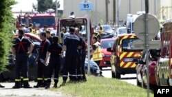 La policía francesa en la entrada de la compañía Air Products company en Saint-Quentin-Fallavier, cerca de Lyon, en el centro de Francia.