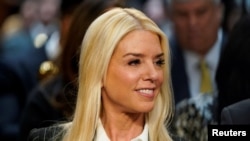 ARCHIVO - Pam Bondi, nominada por el presidente electo de Estados Unidos Donald Trump para ser fiscal general, reacciona el día de una audiencia de confirmación del Comité Judicial del Senado en el Capitolio en Washington, EEUU, el 15 de enero de 2025.