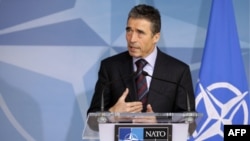 Tổng thư ký NATO Anders Fogh Rasmussen phát biểu trong 1 cuộc họp báo tại trụ sở NATO ở Brussels, 7/12/2011