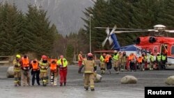 Passengers rescued from the cruise ship Viking Sky, after an engine failure, are assisted by a rescue team in Hustadvika, Norway March 23, 2019.