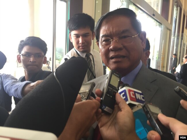 រូបឯកសារ៖ រដ្ឋ​មន្ត្រី​ក្រសួង​មហាផ្ទៃ ​លោក​ ស​ ខេង​ (ហ៊ុល រស្មី/VOA)