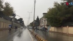 کوټه: "د خوشالۍ دېوال" غریبو ماشومانو ته وړیا ژمنۍ جامې ورکوي