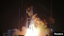지난달 쓰촨 성 시창 위성발사센터에서 베이더우 '베이더우' 3호 위성 2기를 탑재한 창정 3호 로켓이 발사되고 있다. (자료사진) 