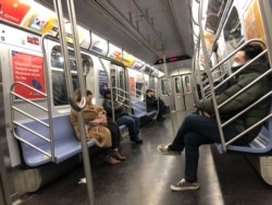 Subways are much emptier as many New Yorkers move to teleworking. (Margaret Besheer/VOA)