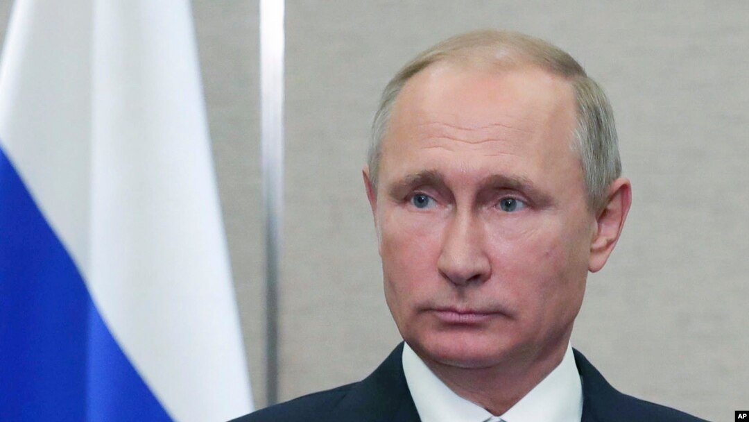 Presiden Rusia Vladimir Putin tiba di Iran untuk pembicaraan trilateral dengan Teheran dan Azerba, Rabu, 1 November 2017. (Foto: dok). 