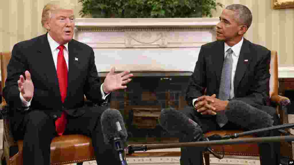 Barack Obama et Donald Trump s'entretiennent à la Maison Blanche, le 10 novembre 2016.