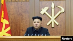 김정은 북한 국방위원회 제 1위원장이 1일 신년사를 하고 있다.
