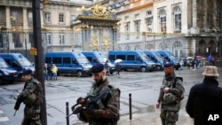 French soldiers patrol outside the Paris hall of Justice, March 30, 2016 while Frenchman Reda Kriket is being questioned