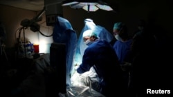 Doctors treat a patient during a pilot of an Israeli-developed photodynamic therapy to kill prostate cancer tumors in patients, at an operating room in Ramat Aviv Medical Center's Urology department in Tel Aviv, Israel, May 5, 2016.