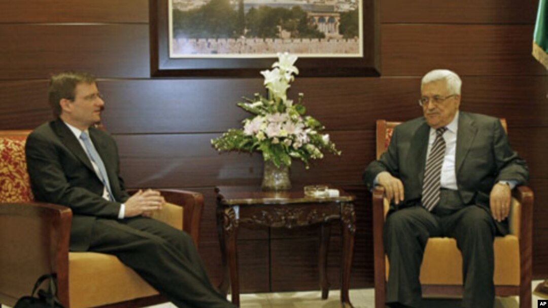 Palestinian President Mahmoud Abbas, right, with U.S. Mideast peace envoy David Hale in Ramallah, September 7, 2011.