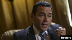 Jimmy Morales es uno de los presidentes mejor pagados de la región, con un salario mensual de más de $20.000 dólares.