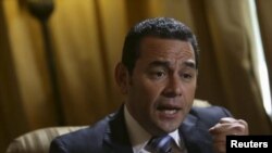 Presiden Guatemala Jimmy Morales saat diwawancarai Reuters, 26 Oktober 2015. (Foto:dok)