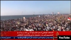 تصویری از تلویزیون الجزیره که تظاهرات ضددولتی در اسکندریه را پخش می‌کند.
