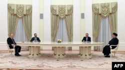 ولادیمیر پوتین، رییس جمهور روسیه، با همتای ایرانی اش، ابراهیم رییسی، در قصر کرملین روی روابط استراتیژیک دوجانبه صحبت کرد