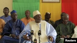 Mali's Prime Minister Cheick Modibo Diarra (C), a former NASA astrophysicist, speaks during a meeting with political figures from northern Mali in Bamako, August 10, 2012. The meeting was held as the start of dialogue and negotiations with the Islamists i