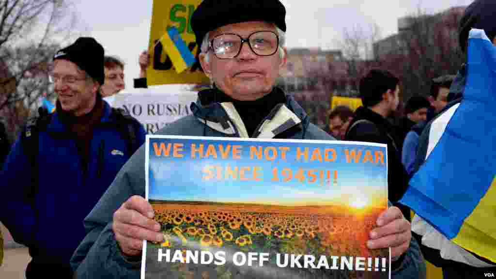 American Ukrainians protest near White House