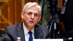 Jaksa Agung Merrick Garland bersaksi di depan Subkomite Alokasi Senat di Capitol Hill di Washington, 9 Juni 2021. (Foto: AP)