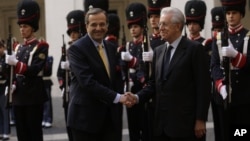 Italian premier Mario Monti, right, shakes hands with Greek Prime Minister Antonis Samaras, at Palazzo Chigi government office, in Rome, September 21, 2012.