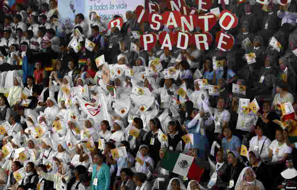 Nuns hold signs reading &#39;Holy Father&#39; as they wait for Pope Francis at a meeting with priests and nuns in Don Bosco school, in Santa Cruz, July 9, 2015.