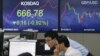 Asian Stocks Waver on Global Growth Concerns