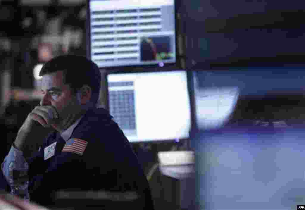 Traders work on the floor at the New York Stock Exchange in New York, Monday, Oct. 3, 2011. The latest setback in Greece's financial crisis sent the Standard and Poor's 500 index to its lowest level of the year, putting it on the edge of a new bear market
