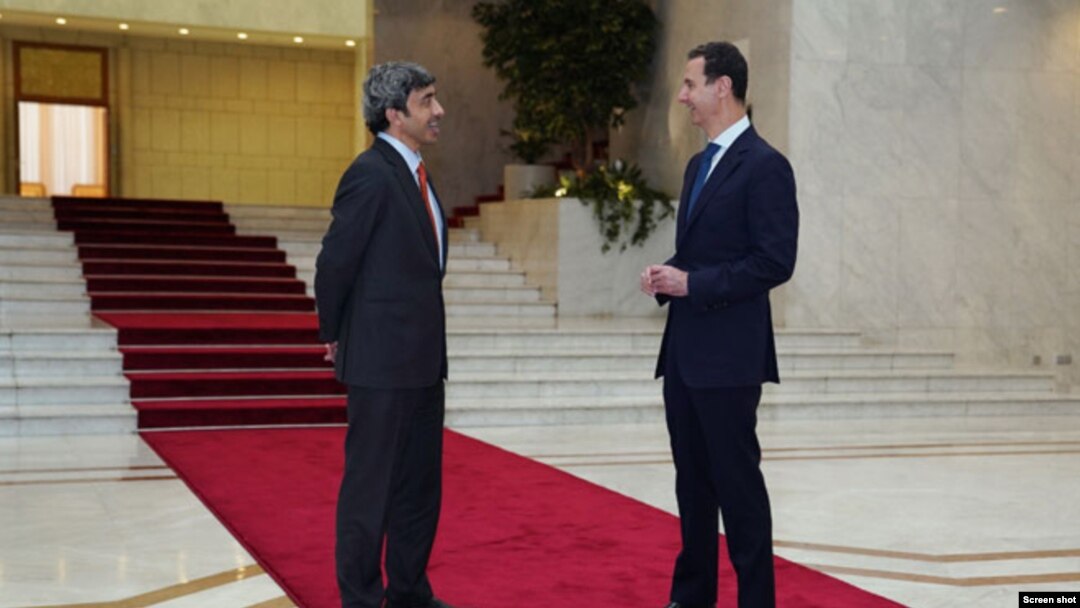 Presiden Suriah Bashar al-Assad (kanan) menerima Menlu UEA Sheikh Abdullah bin Zayed Al Nahyan di Damaskus (9/11).