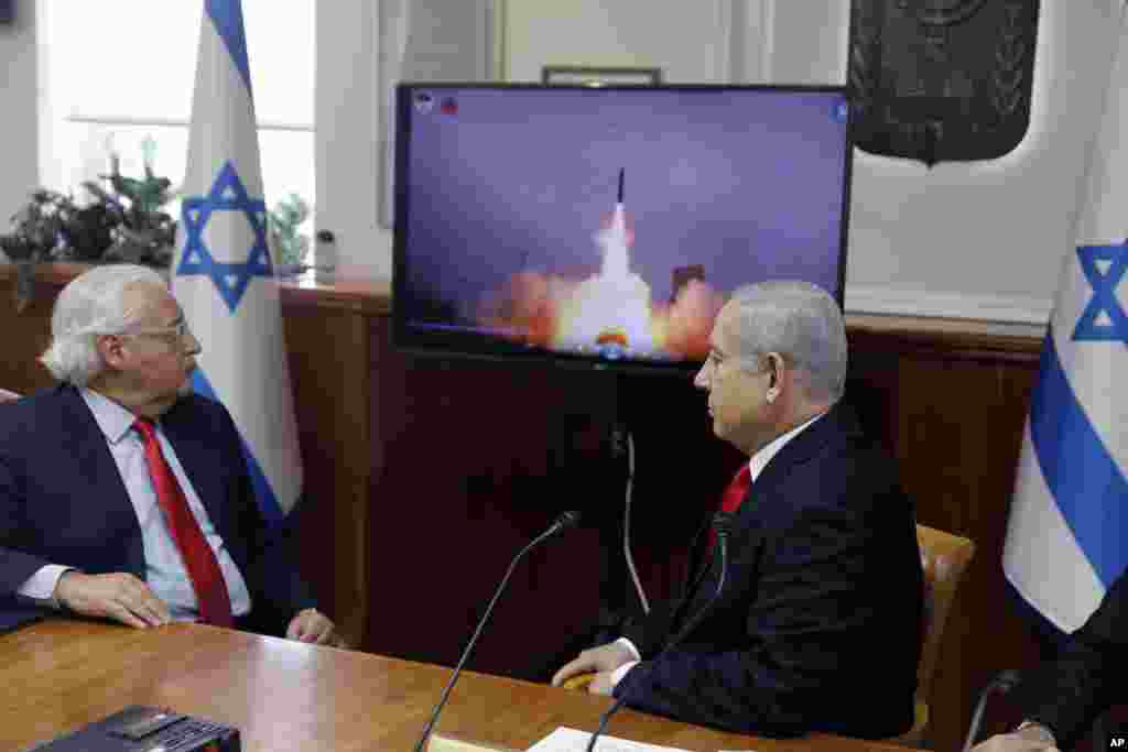 همزمان با آزمایش موشکی &laquo;پیکان ۳&raquo;، نخست وزیر اسرائیل، میزبان دیوید فریدمن، سفیر آمریکا در این کشور بود. سیستم دفاع موشکی &laquo;پیکان ۳&raquo; برای مقابله با موشک&zwnj;های بالستیک در خارج از جو زمین طراحی شده است.