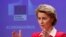 欧盟委员会主席乌尔苏拉·冯·德·莱恩（Ursula von der Leyen）在2020年4月2日于比利时布鲁塞尔举行的新闻发布会上，详细介绍了欧盟为限制冠状病毒病（COVID-19）爆发而对经济造成的影响的努力。