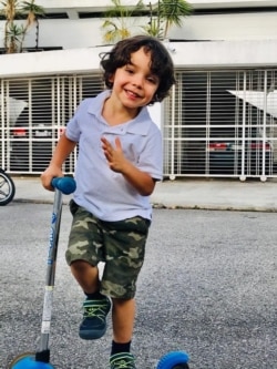 Andreina Aguiar madre de Rodrigo de 4 años explica que es inevitable no salir a dar un paseo caminando , o en biclicletas “los niños también necesitan un poco de aire libre, pero tomando en cuenta los cuidados que se necesitan”.