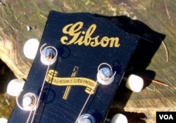 This banner logo appeared on the headstock of Gibson guitars only during World War II when women workers replaced the men who'd gone off to war. (VOA/T. Banse)