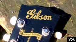 This banner appeared on Gibson guitars during World War II.