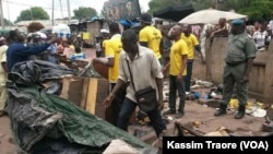 Bamako se prépare à accueillir le sommet, Mali, le 8 août 2016 (VOA/Kassim Traore).