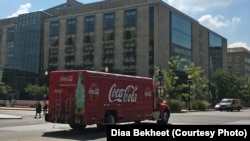 FILE - A Coca-Cola delivery truck drives past an office building in Washington, DC. (Photo: D. Bekheet)