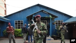 Kenyan police officers secure the site of a grenade attack in Nairobi on April 29, 2012 (file photo).