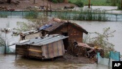 Les eaux de crues inondent certaines parties d’Antananarivo, à Madagascar, 9 mars 2017. 