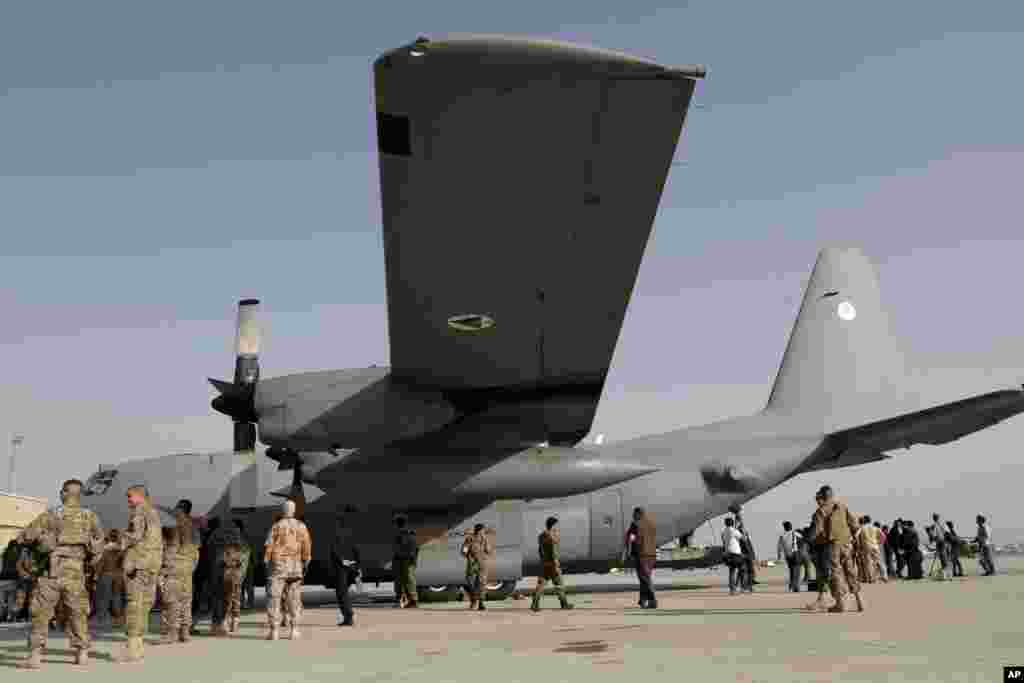 با این حال، برخی آگاهان امور نظامی باور دارند که نیروی هوایی افغانستان، تا ایستاد شدن بر سر پای خود و برآورده کردن نیازمندی افغانستان، احتمالا تا سال&zwnj;ها به امریکا وابسته باشد.