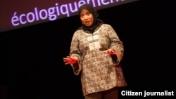Nana Firman berbicara di acara TEDx di Nantes, Perancis (Januari 2013). Profil Nana, perempuan muslim asal Indonesia yang kini bermukim di AS tampil di dalam Majalah Azizah, majalah perempuan Muslim yang beredar di AS.