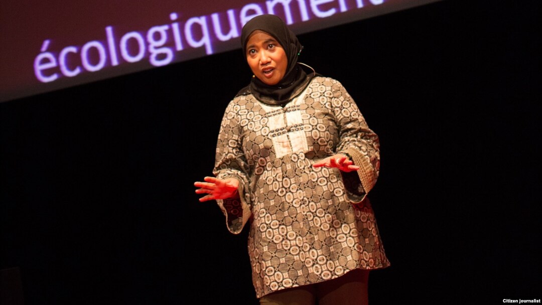 Aktivis lingkungan hidup Nana Firman Berbicara di acara TEDx di Nantes, Perancis (Januari 2013).