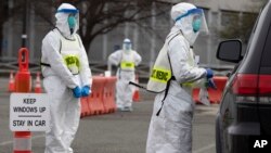 2020年3月28日波士頓醫務人員測試新型冠狀病毒患者。
