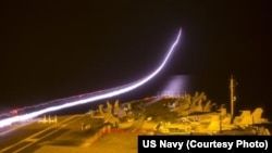 美國喬治華盛頓號核動力航空母艦2014年9月20日夜間戰鬥機起飛情形。