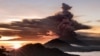 Indonesia nâng cảnh báo hàng không vì núi lửa