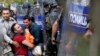 馬其頓防暴警察驅散邊界地區移民