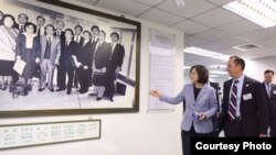 Reince Priebus (right, then RNC Chairman and now named as Trump's chief of staff ) met with Taiwan President Tsai Ingwen in 2015 (Courtesy: Tsai Ingwen Facebook)