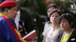 El candidato Henrique Capriles criticó que el acuerdo no regule las cadenas de televisión y radio que Chávez realiza.