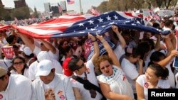 Las organizaciones hispanas planean una multitudinaria marcha en Washington para este próximo 10 de abril, con el objetivo de presionar al Congreso por una reforma migratoria. 