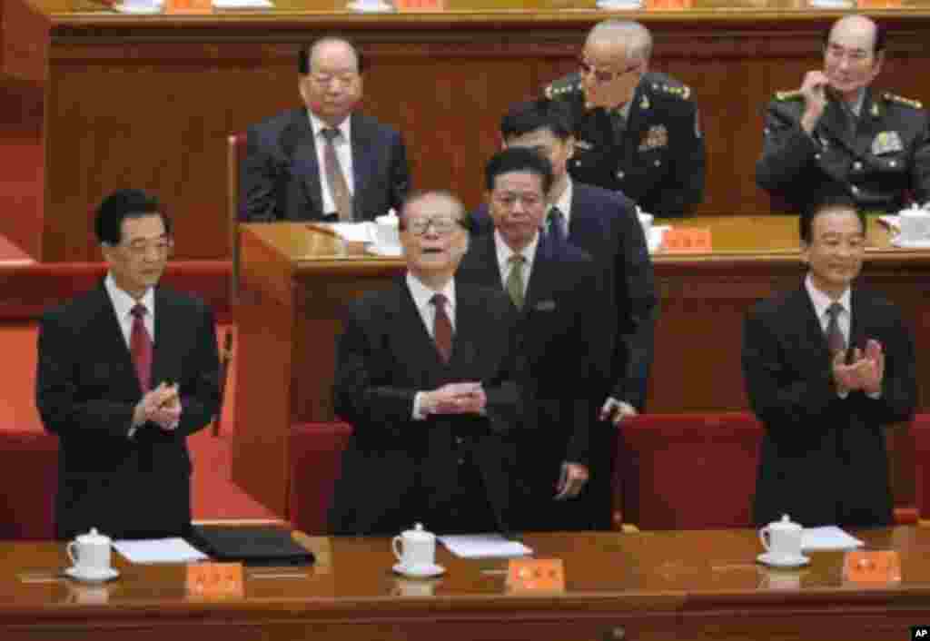 2011年10月9日,中国领导人胡锦涛、温家宝和前任领导人江泽民参加纪念辛亥革命100周年大会。 