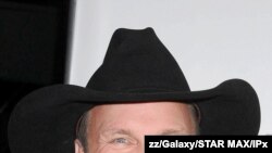 ARCHIVO - Garth Brooks, estrella de la música country, en Nashville, Tennessee, el 5 de marzo de 2020.